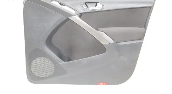 Volkswagen Tiguan Front door card panel trim 5N0867012