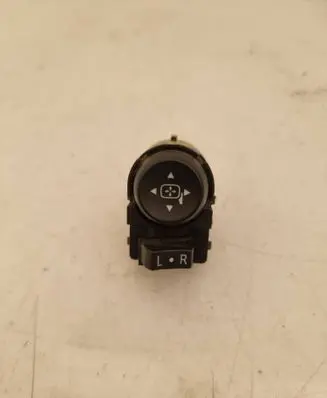 Wing mirror switch