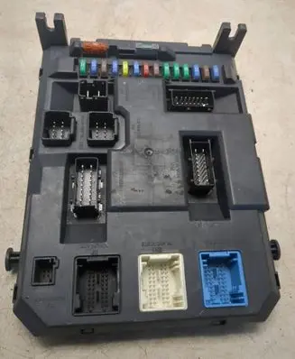 Peugeot 308 Comfort/convenience module 22661F01 9666952280 PRT0678001
