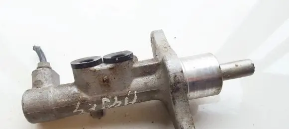 Volkswagen Touran I Master brake cylinder