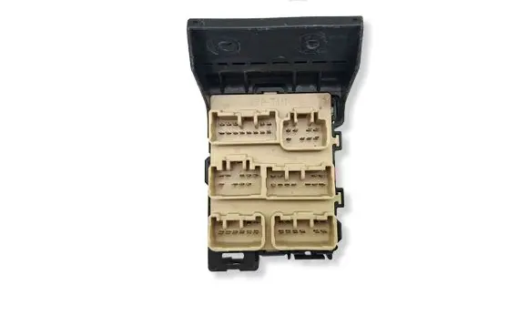 Toyota Avensis T250 Fuse module 8273405030 408273405030