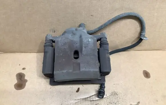 Toyota Prius (XW50) Front brake caliper