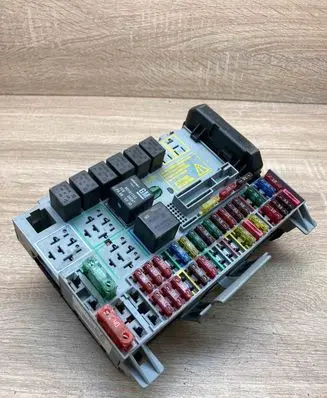 Opel Astra G Fuse module 90589965