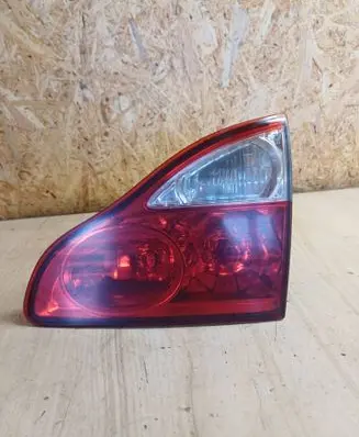Toyota Avensis Verso Tailgate rear/tail lights E138940