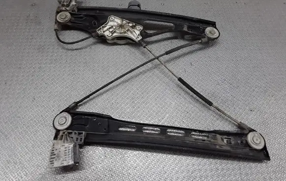 Mercedes-Benz E W211 Front door window regulator with motor A2117200146