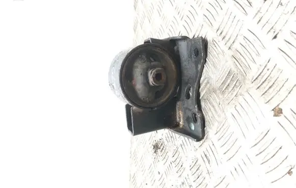 Nissan Primera Engine mount bracket