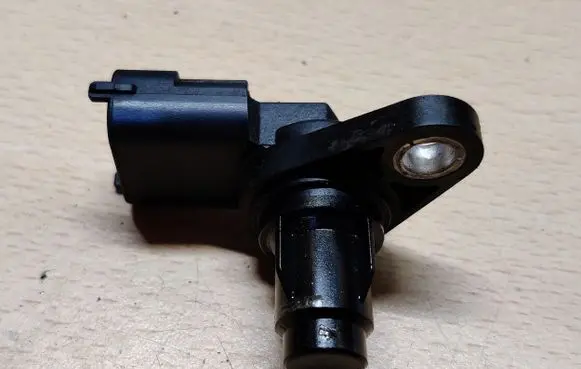 Hyundai i30 Camshaft speed sensor 393002A000