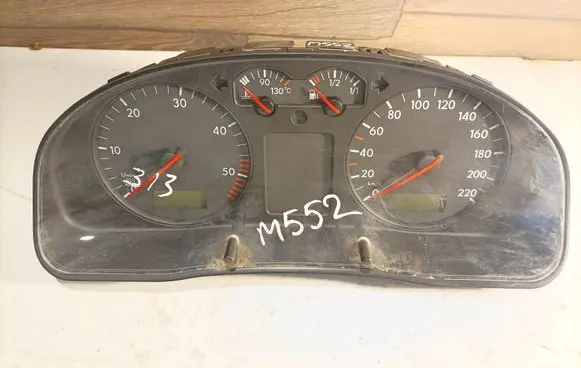 Volkswagen PASSAT B5 Speedometer (instrument cluster) 88311245
