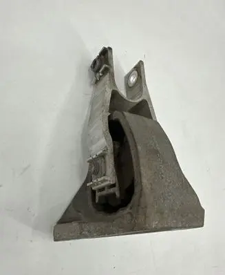 Engine mount bracket