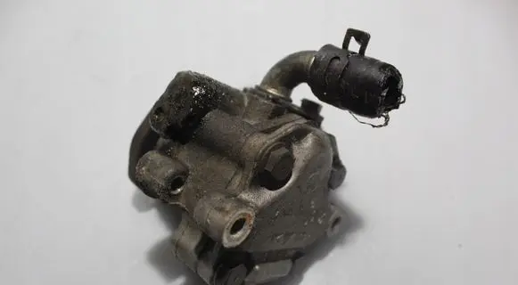 Volkswagen Bora Power steering pump