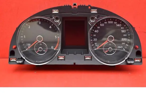 Volkswagen PASSAT CC Speedometer (instrument cluster) 3AA920880N