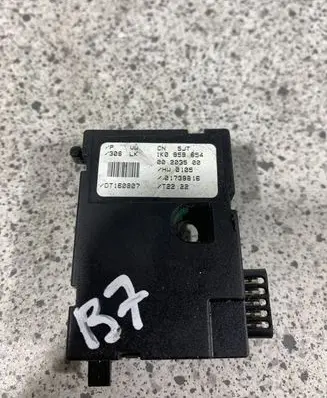 Volkswagen PASSAT B7 Steering angle sensor 1K0959654