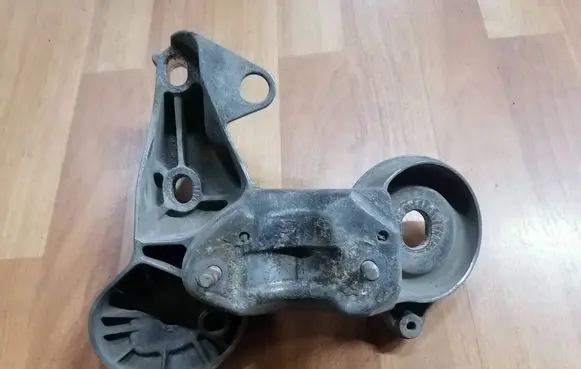 Audi A6 S6 C6 4F Engine mounting bracket 4F0199351T