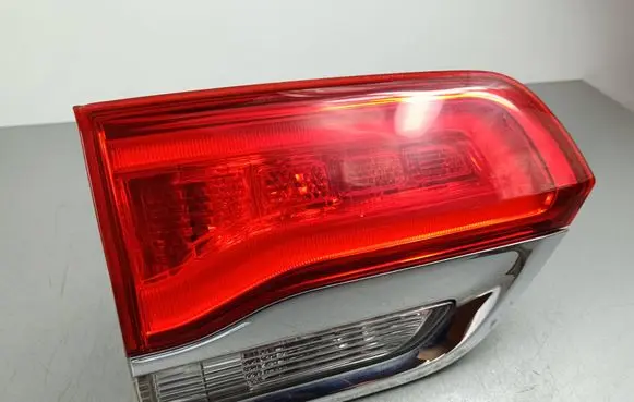 Jeep Grand Cherokee Tailgate rear/tail lights EHTC403302 P68110047AC 092713A