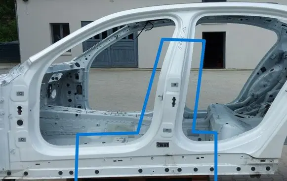 BMW 5 G60 Sill BMWG60Slu880392