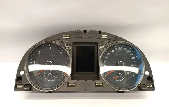 Volkswagen PASSAT CC Speedometer (instrument cluster) 3C8920970L