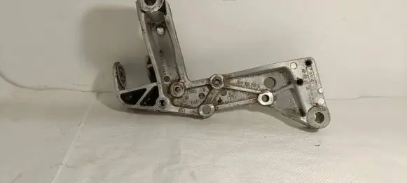 Volkswagen Touran I Front lower control arm/wishbone 1K0199296E