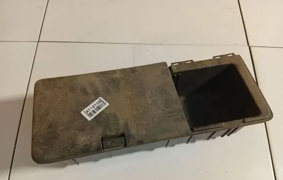 Glove box
