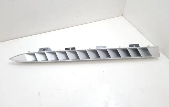 Quarter panel pressure vent