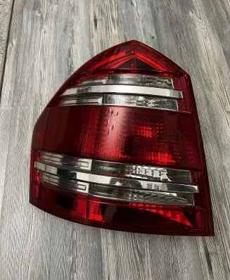 Mercedes-Benz GL X164 Rear/tail lights A1648200564