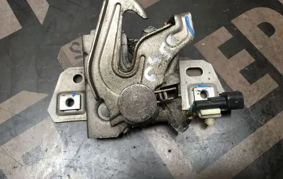 Volvo S40 Engine bonnet/hood lock/catch 30716530