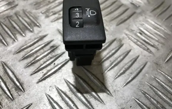Toyota Auris 150 Headlight level height control switch