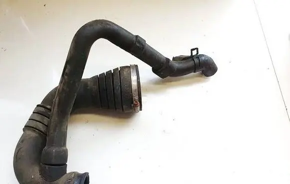 Volkswagen PASSAT B5 Intercooler hose/pipe 8D0129615A