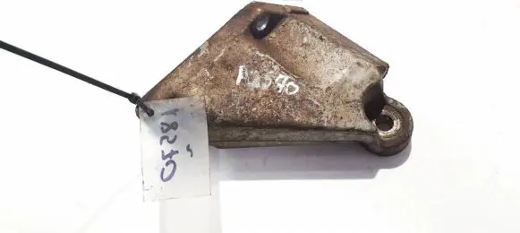 Lexus IS 200-300 Engine mounting bracket