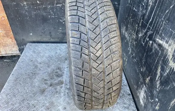 Land Rover Range Rover Sport L494 R19 summer tire 