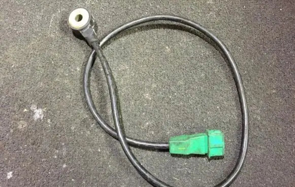 Audi A4 S4 B5 8D Detonation knock sensor 054905377