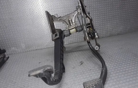 Opel Meriva A Pedal assembly 