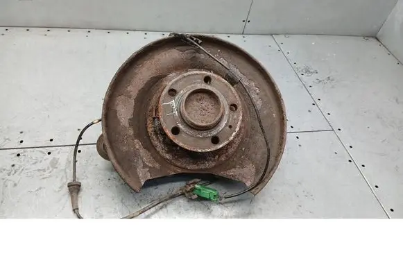 Volvo V70 Front wheel hub spindle knuckle