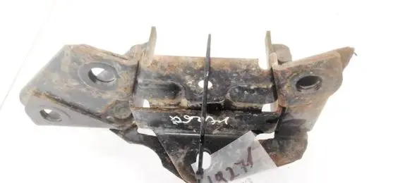 Ford Mondeo Mk III Engine mounting bracket 1S717M123BD