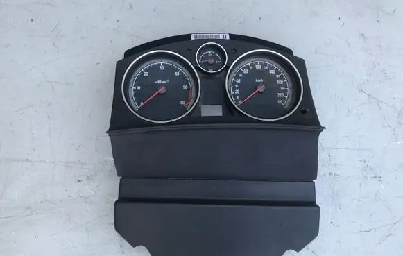 Opel Zafira B Speedometer (instrument cluster) 13225980