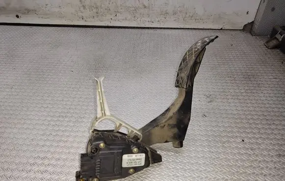 Skoda Octavia Mk1 (1U) Accelerator throttle pedal 1J1721503H