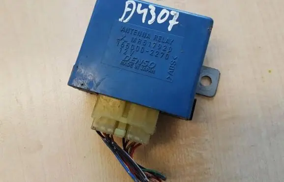 Mitsubishi Pajero Antenna control unit MR517920 165000-2270