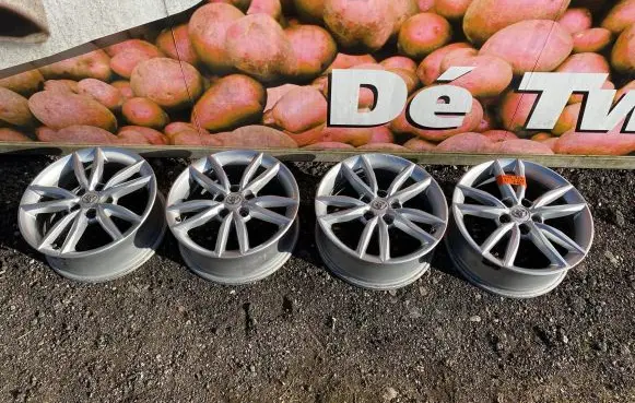 Toyota Corolla Verso AR10 R17 alloy rim 