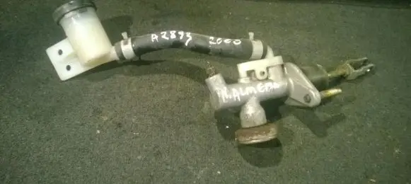 Nissan Almera N16 Clutch master cylinder