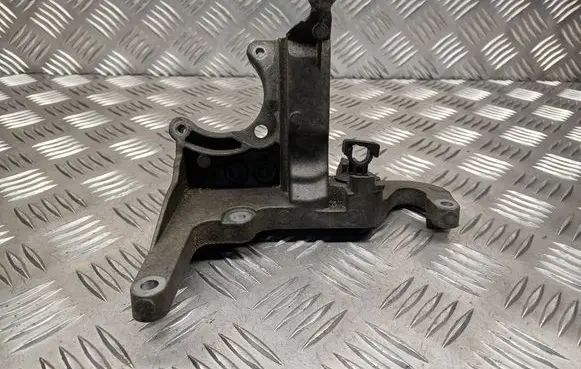Volvo C30 Intercooler pipe mounting bracket AV6Q9B470BB