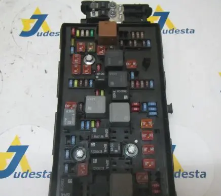 Opel Insignia A Fuse module 132775882