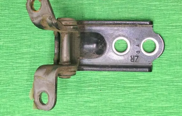 Subaru Forester SH Rear door lower hinge
