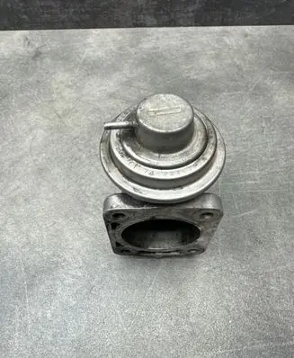 BMW 5 E34 EGR valve 11712246145