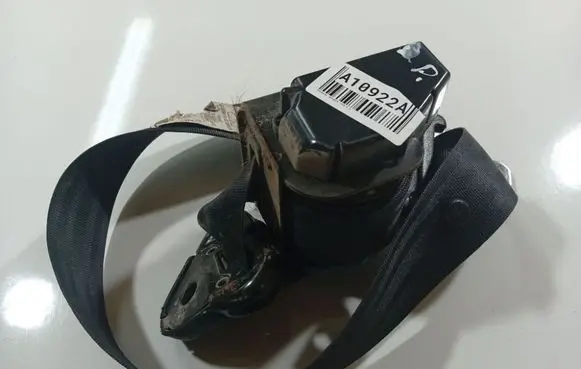 Chrysler Voyager Front seatbelt 4680192