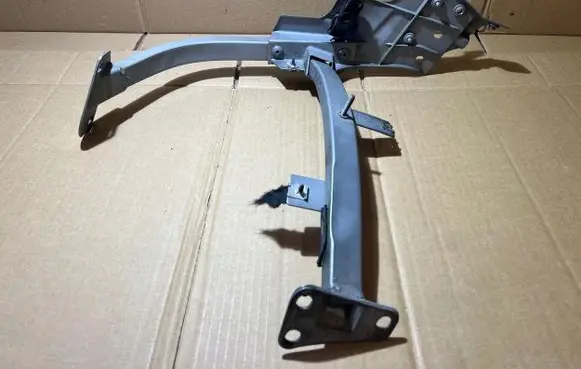 Audi A8 S8 D4 4H Fender mounting bracket