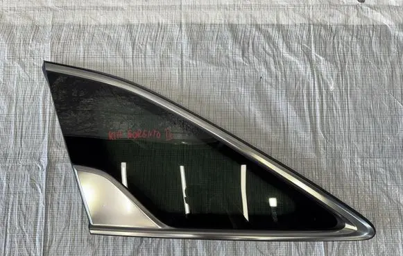 KIA Sorento IV Rear side window MQ4