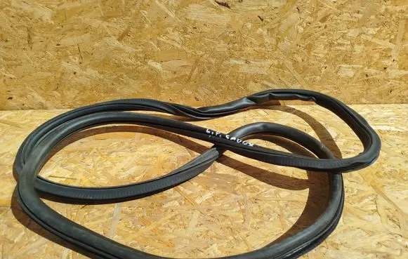 Volkswagen Caddy Front door rubber seal