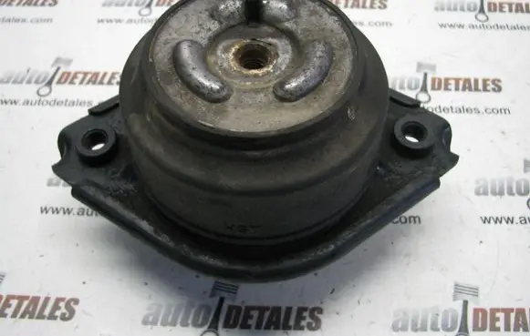 Mercedes-Benz ML W164 Engine mount bracket A2512402917