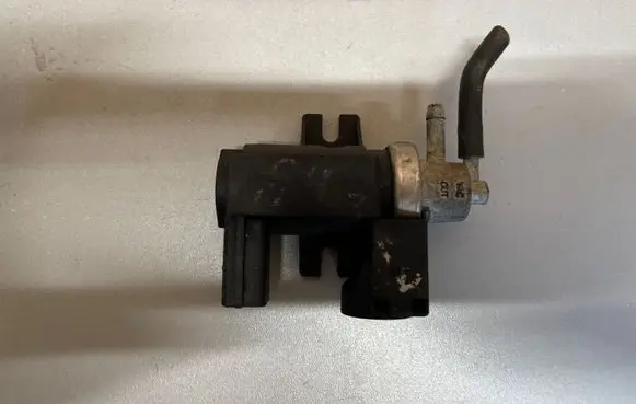 Audi A6 S6 C6 4F Vacuum valve 8E0906627C