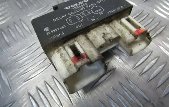 Volvo S40, V40 Coolant fan relay 1398845