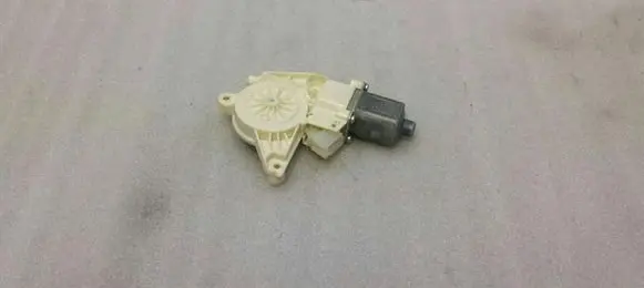 Mercedes-Benz C W204 Front door window regulator motor A2048200242